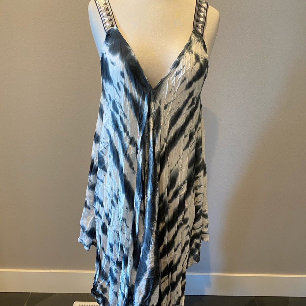 Flowy coverup - Picture 3 of 9
